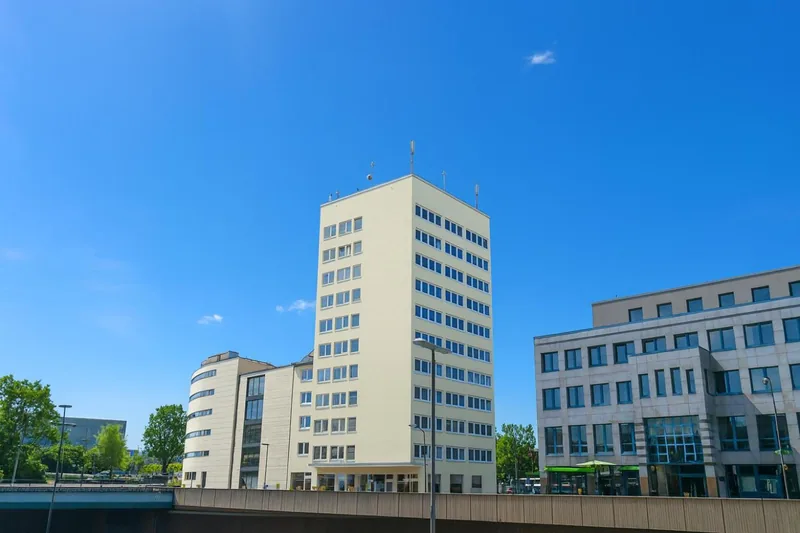 Das Wohnhochhaus am Rheinlanddamm 6 in Dortmund